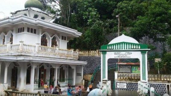 Tokoh Sentral diTasikmalaya Makamnya diZiarahi Ribuan Orang Setiap Hari